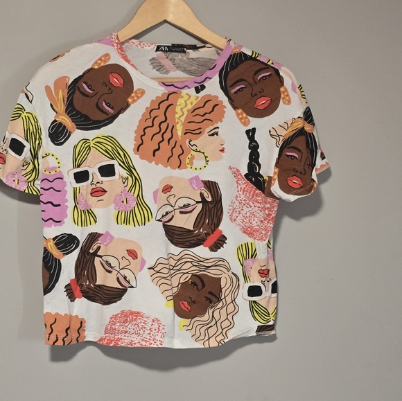 (3for $15)Sisterhood Faces Crew Neck Tee Novelty Women Cotton Small - Picture 2 of 5